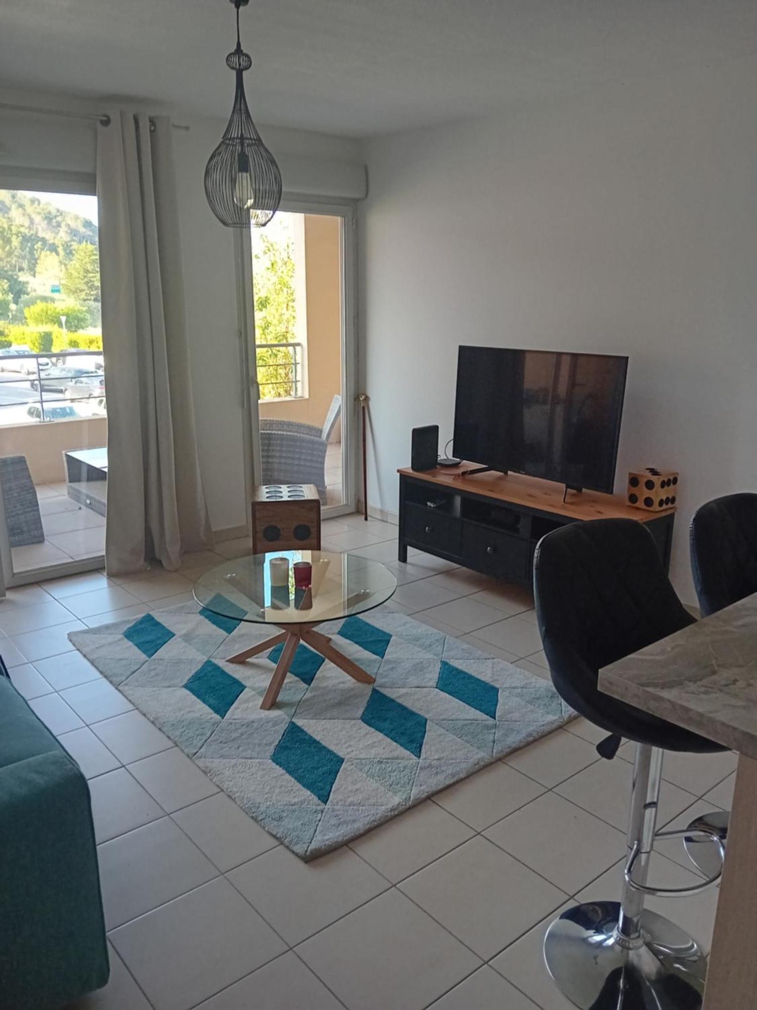 Superbe Appartement T2 Cuers Ngoại thất bức ảnh