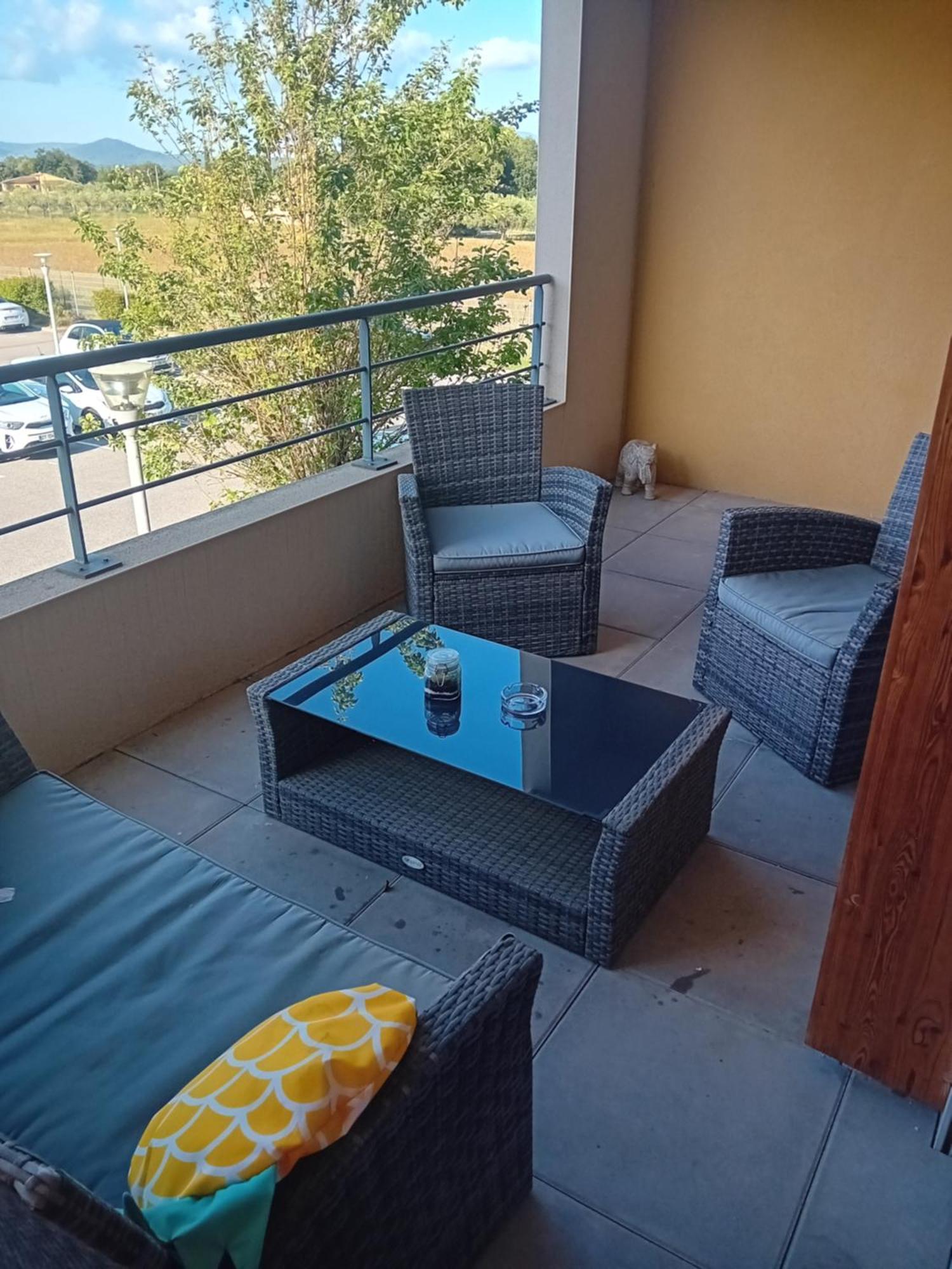 Superbe Appartement T2 Cuers Ngoại thất bức ảnh